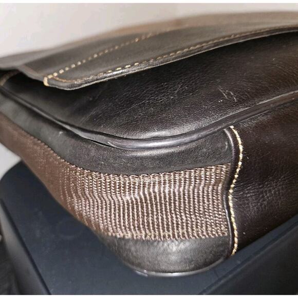 Wilsons Leather Shoulder Crossbody Brown Small Messenger Saddle Bag Travel Work - Picture 7 of 11